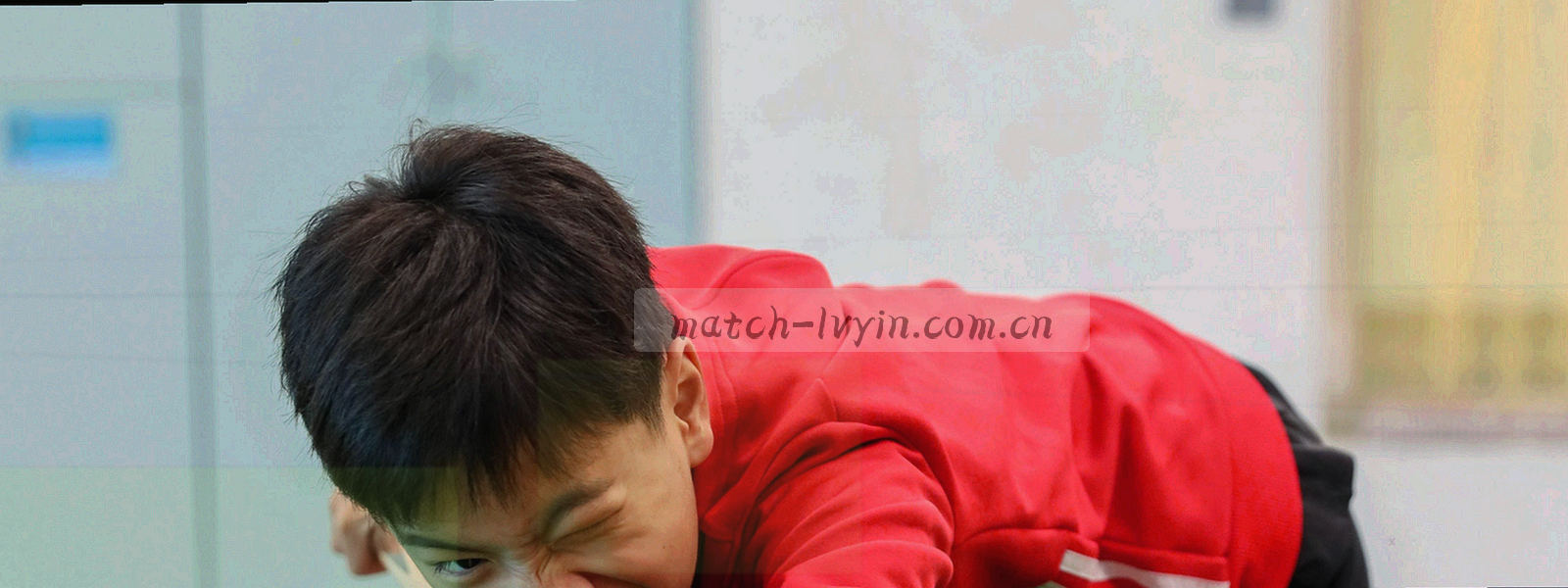 钱塘江浪潮线条与球场边线融合的暗纹装饰图